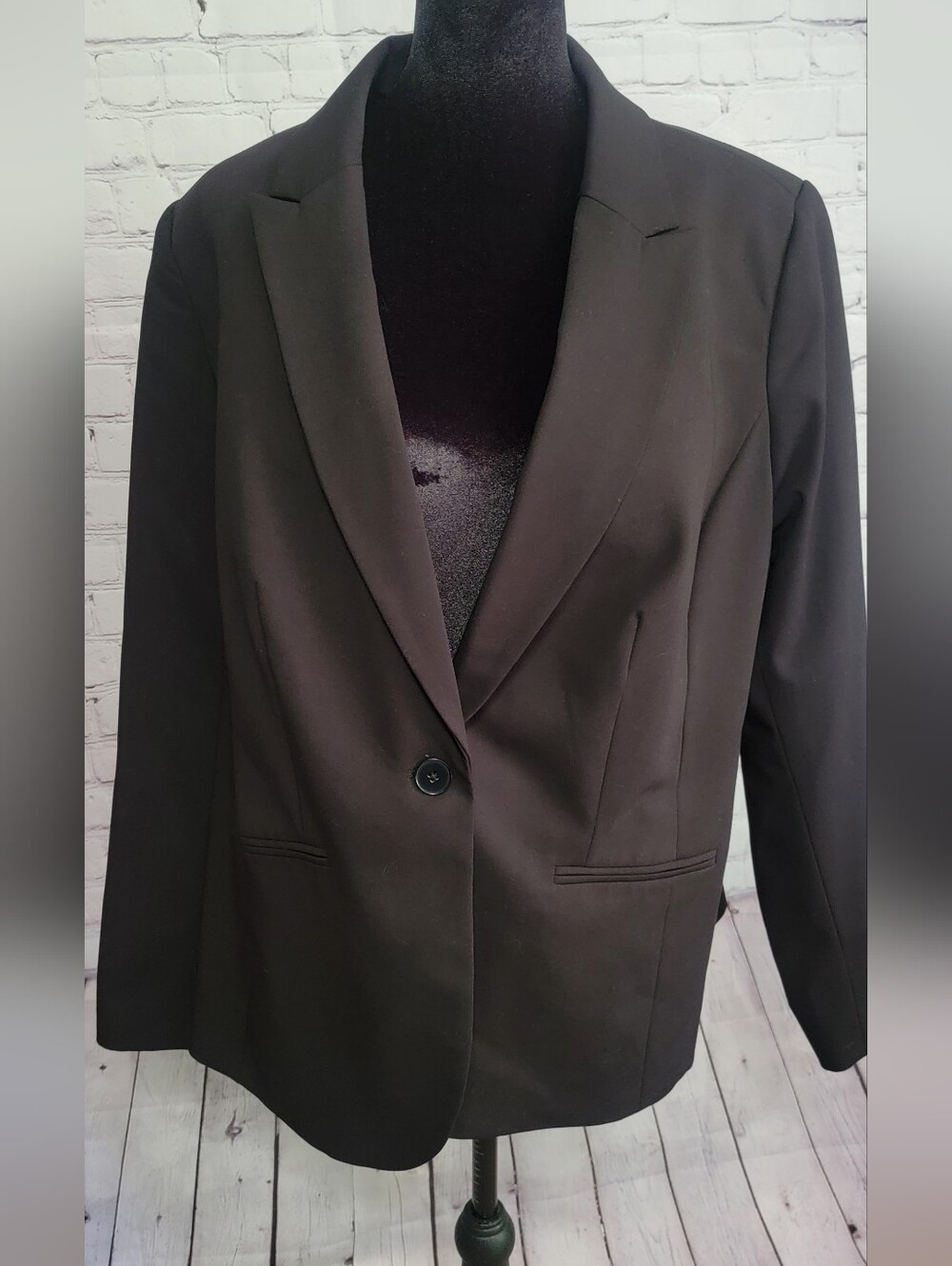 Liz Claiborne Women’s Black Single-Button Blazer 14W